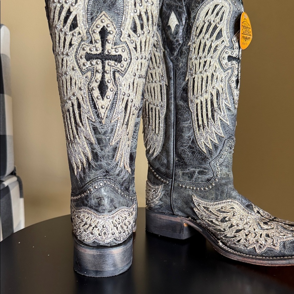 Corral Embroidered Cowboy Boots - Black and Cream… - image 3